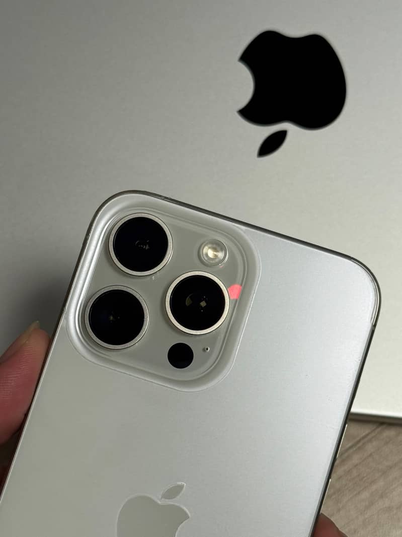 Apple iPhone 15 Pro Max 1