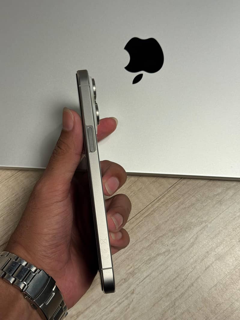 Apple iPhone 15 Pro Max 4