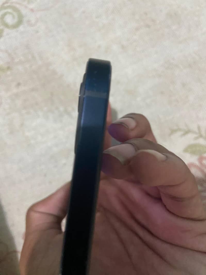 Apple iPhone 12 4