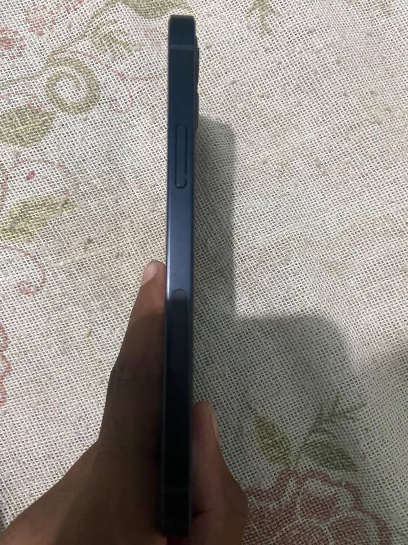 Apple iPhone 12 6
