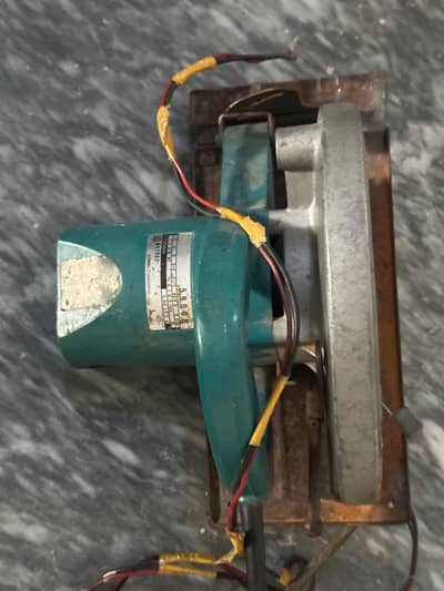 "Makita 5900B Wood Cutting Machine