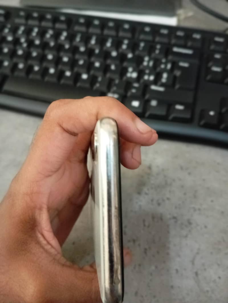 Apple iPhone X 3