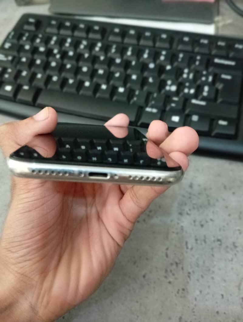 Apple iPhone X 4