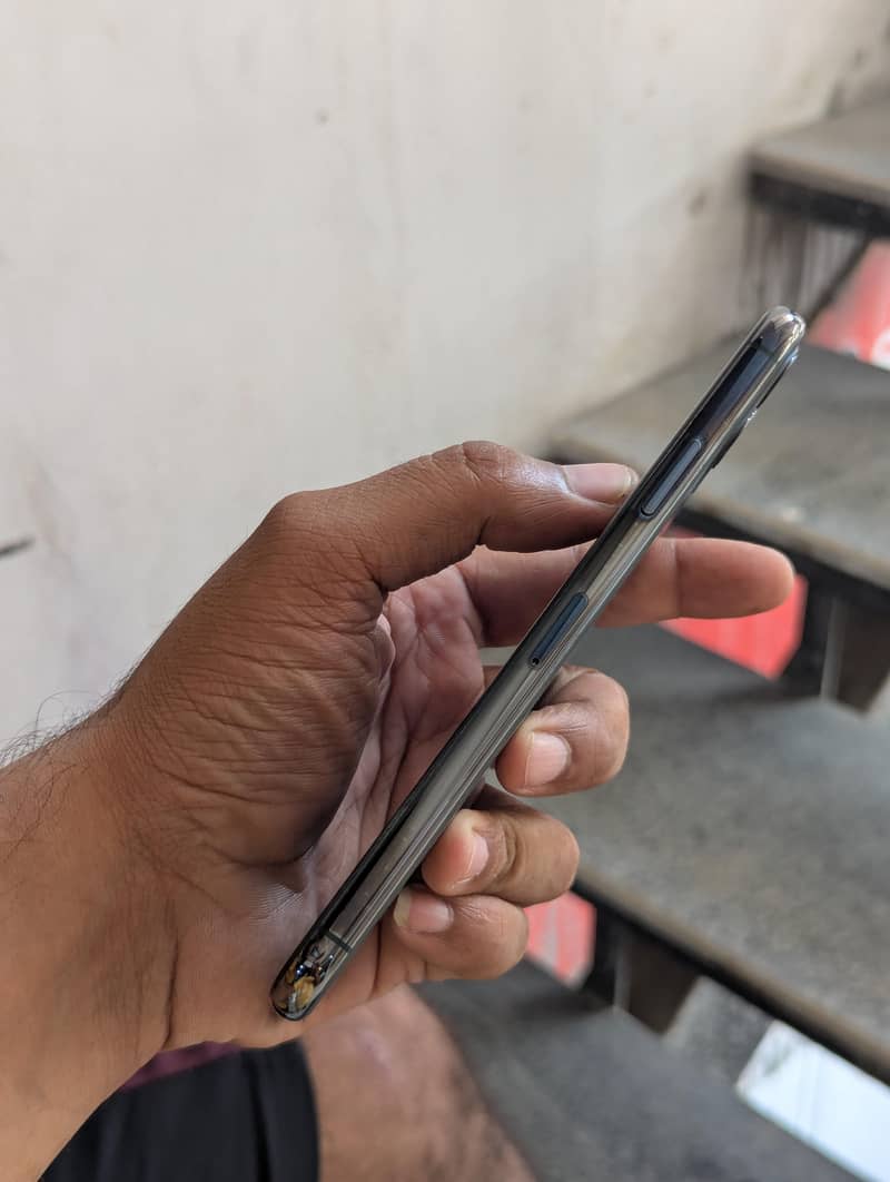 Apple iPhone 11 Pro Max 1