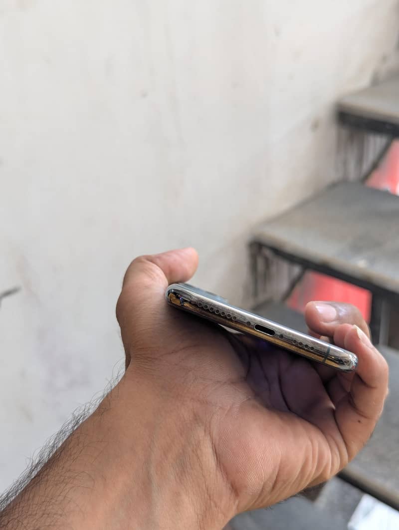 Apple iPhone 11 Pro Max 2