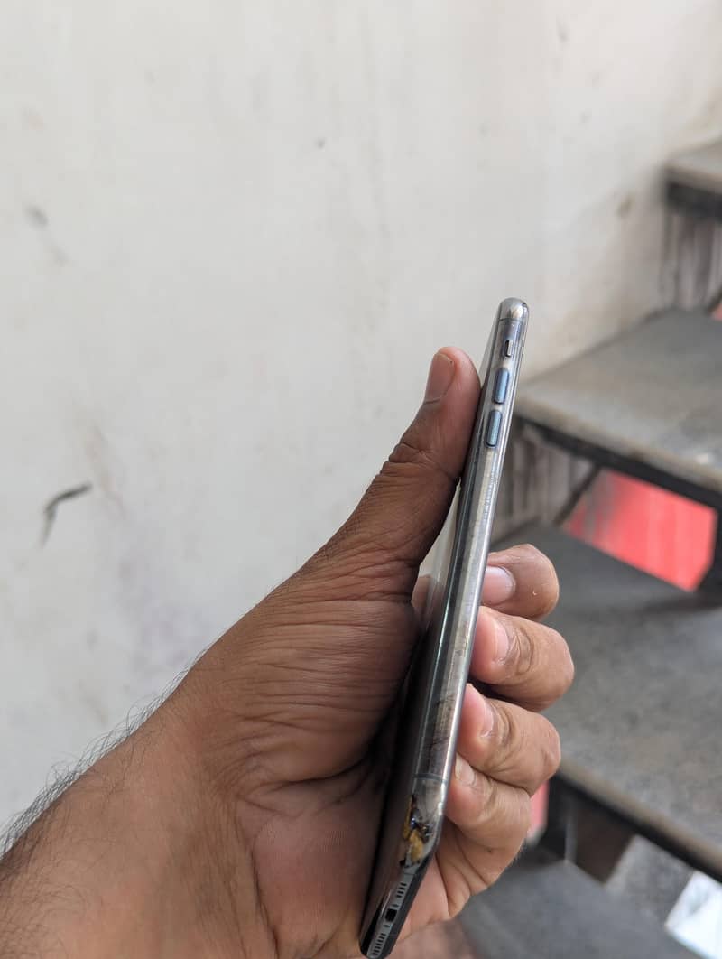 Apple iPhone 11 Pro Max 3