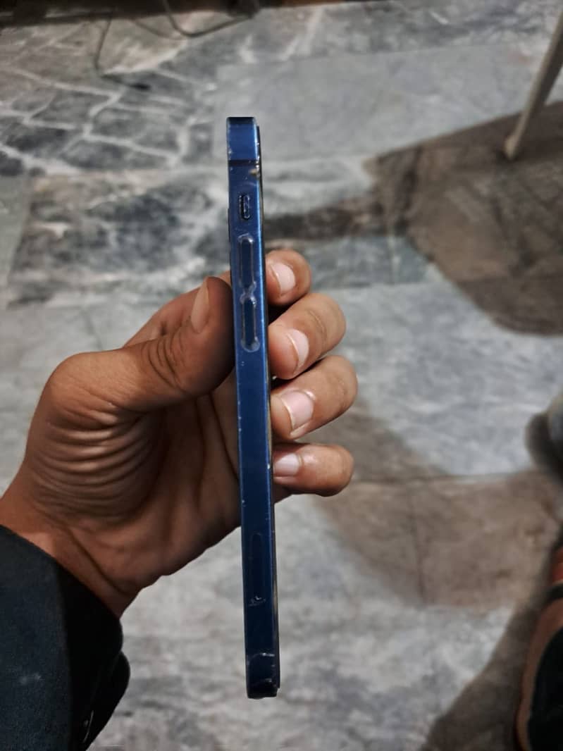 Apple iPhone 12 2