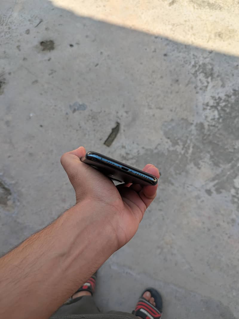 Apple iPhone 11 Pro Max 2