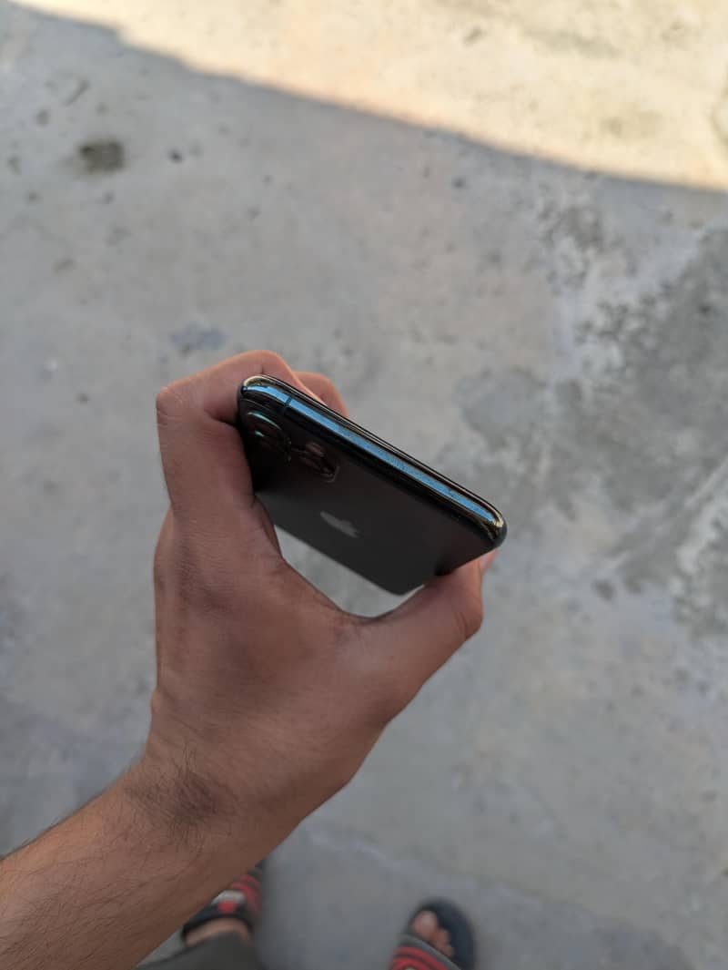 Apple iPhone 11 Pro Max 3