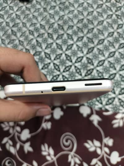 Sharp Aquos R2