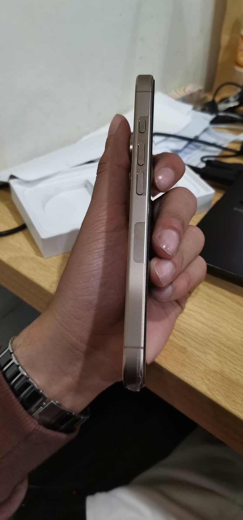 Apple iPhone 16 Pro 2