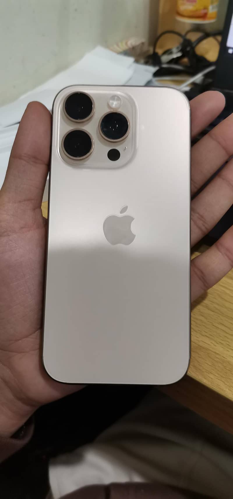 Apple iPhone 16 Pro 4