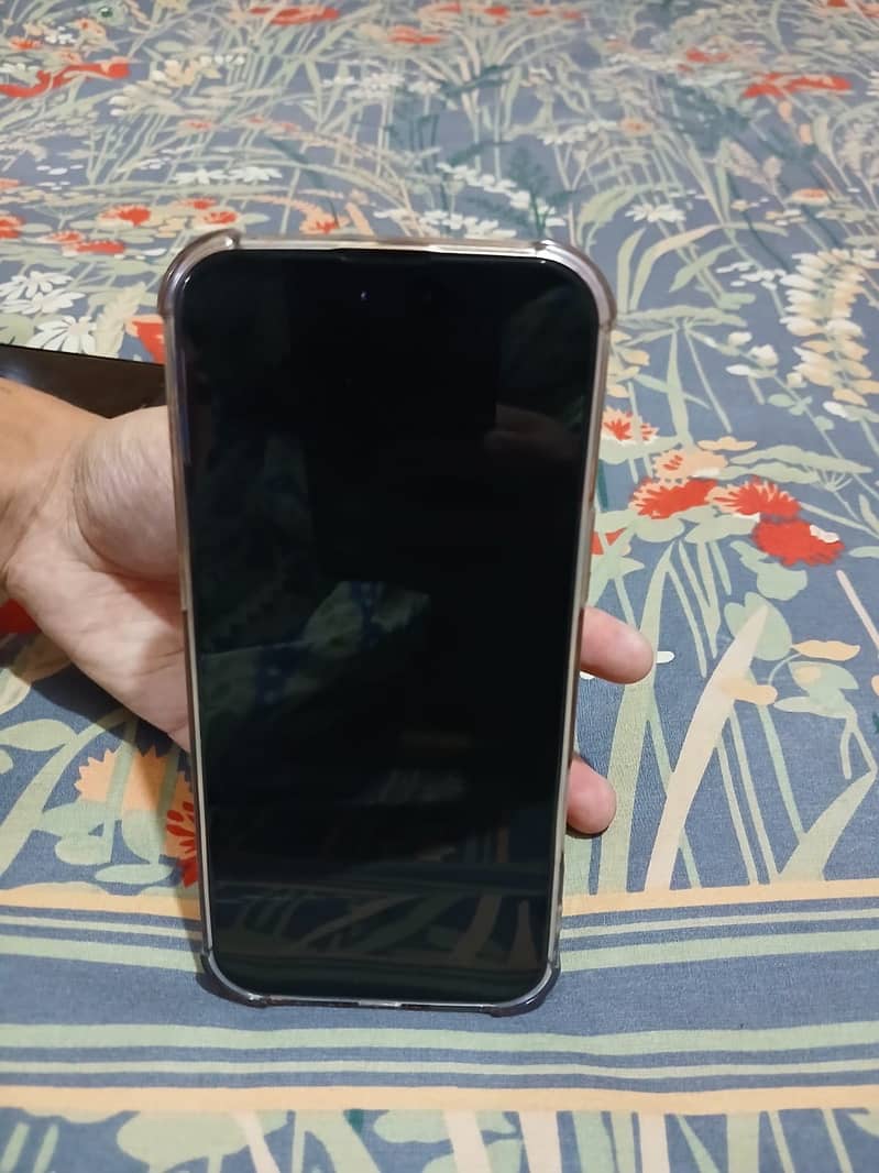 Apple iPhone 16 Pro Max 2