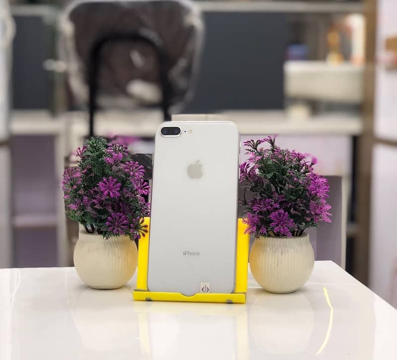 Apple iPhone 8 Plus 1