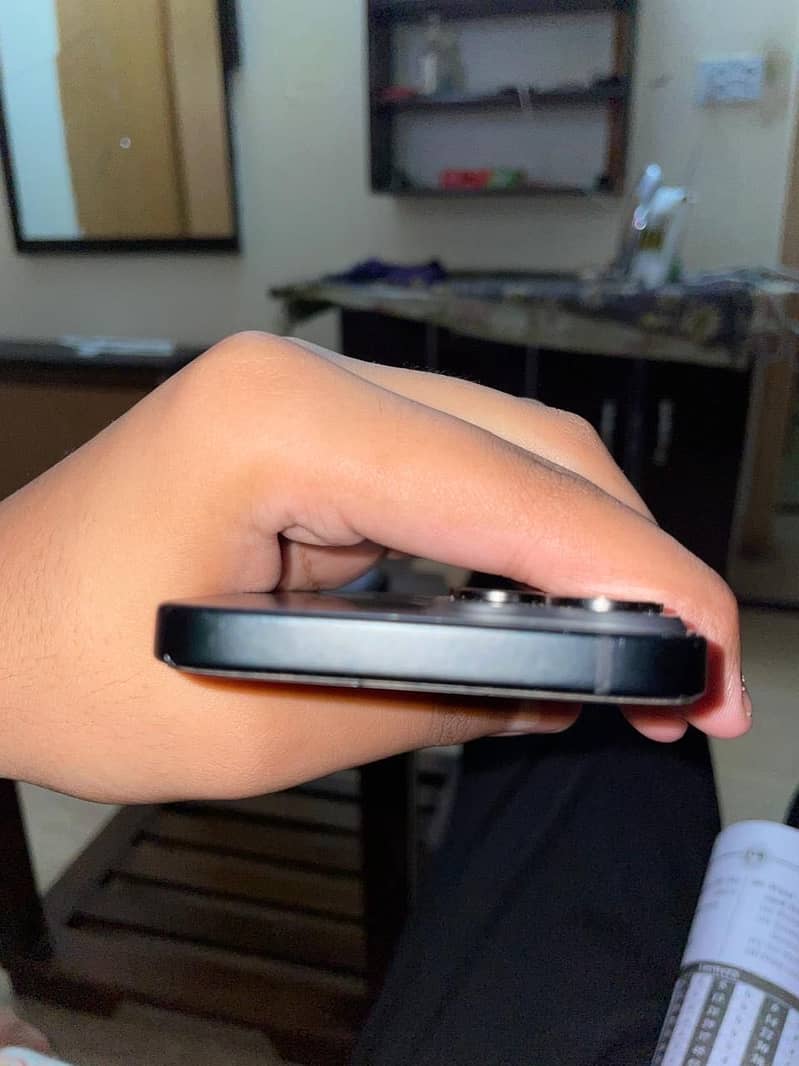Apple iPhone 15 4