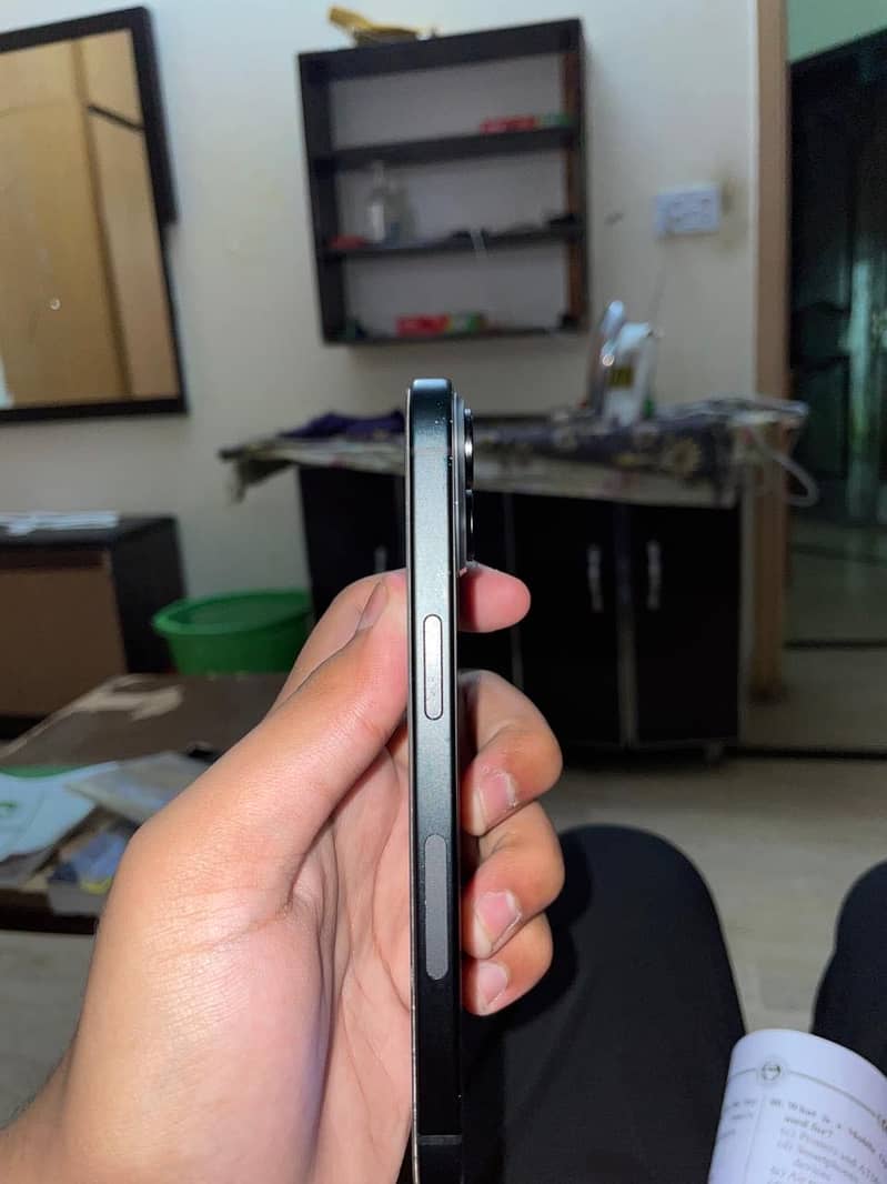 Apple iPhone 15 6