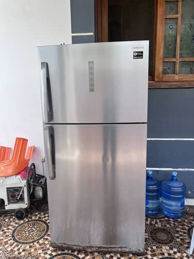 Refrigerator / fridge