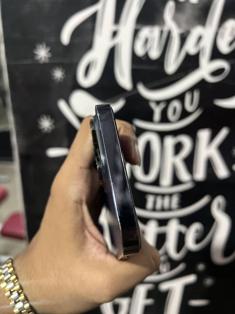 Apple iPhone 14 Pro Max 4