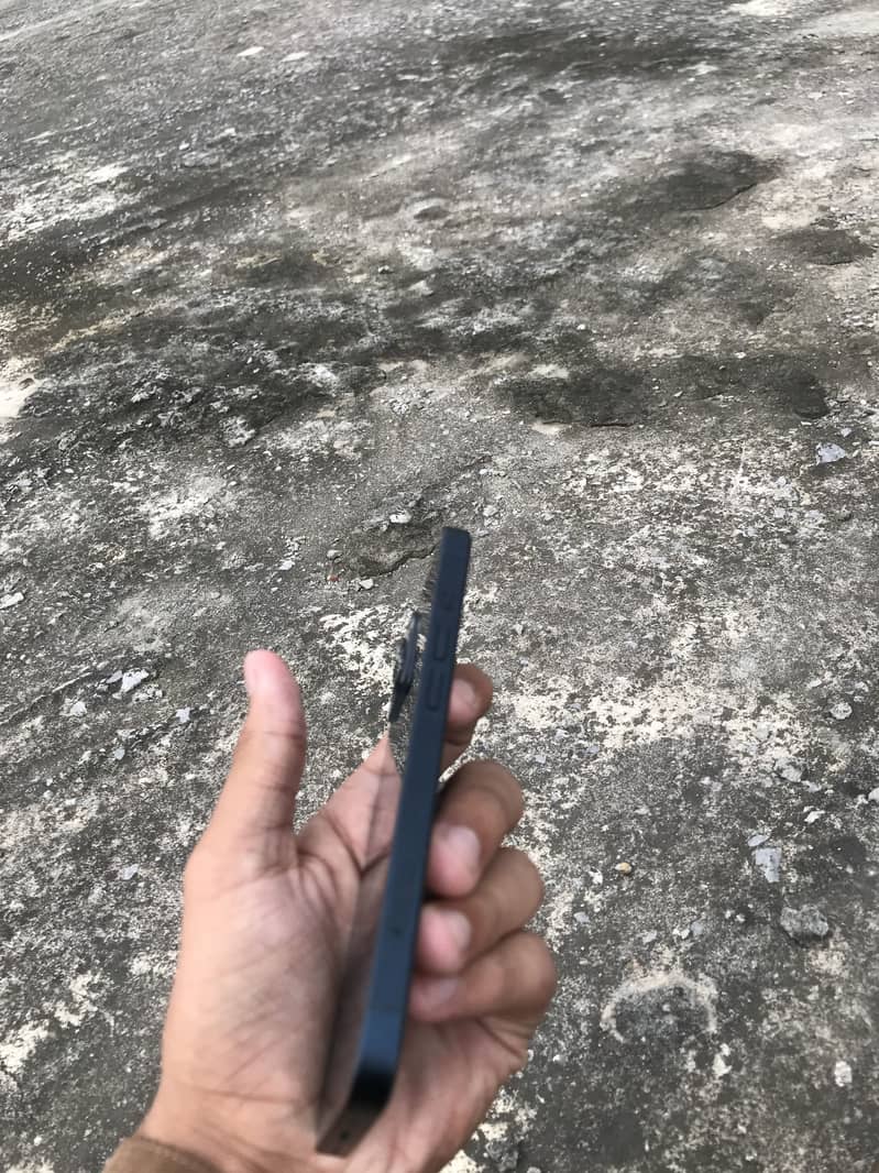 Apple iPhone 13 2
