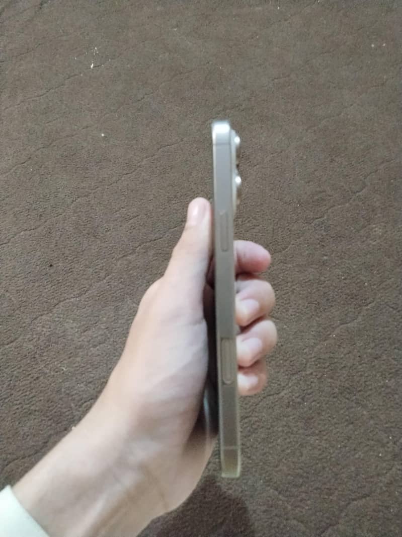 Apple iPhone 16 Pro Max 4