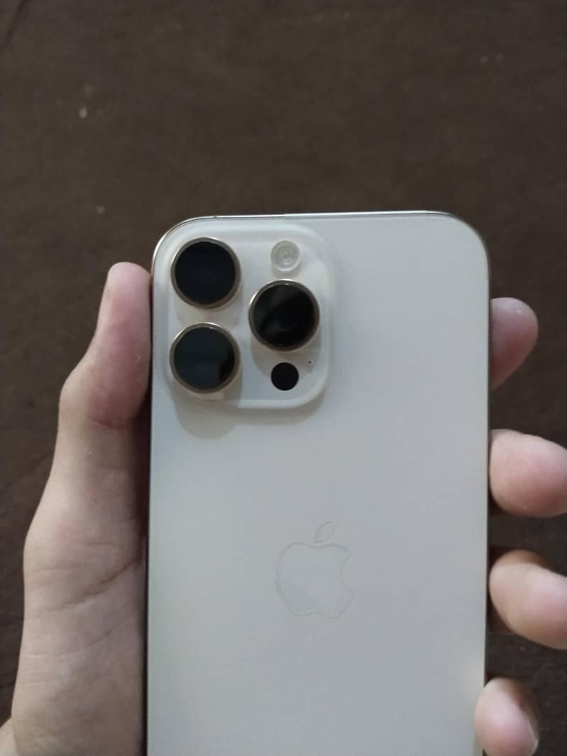 Apple iPhone 16 Pro Max 6