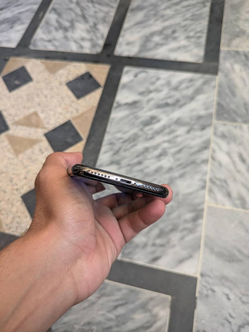 Apple iPhone X 3