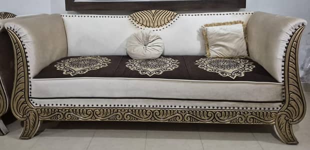 5 seater sofa set In neat and clean condition