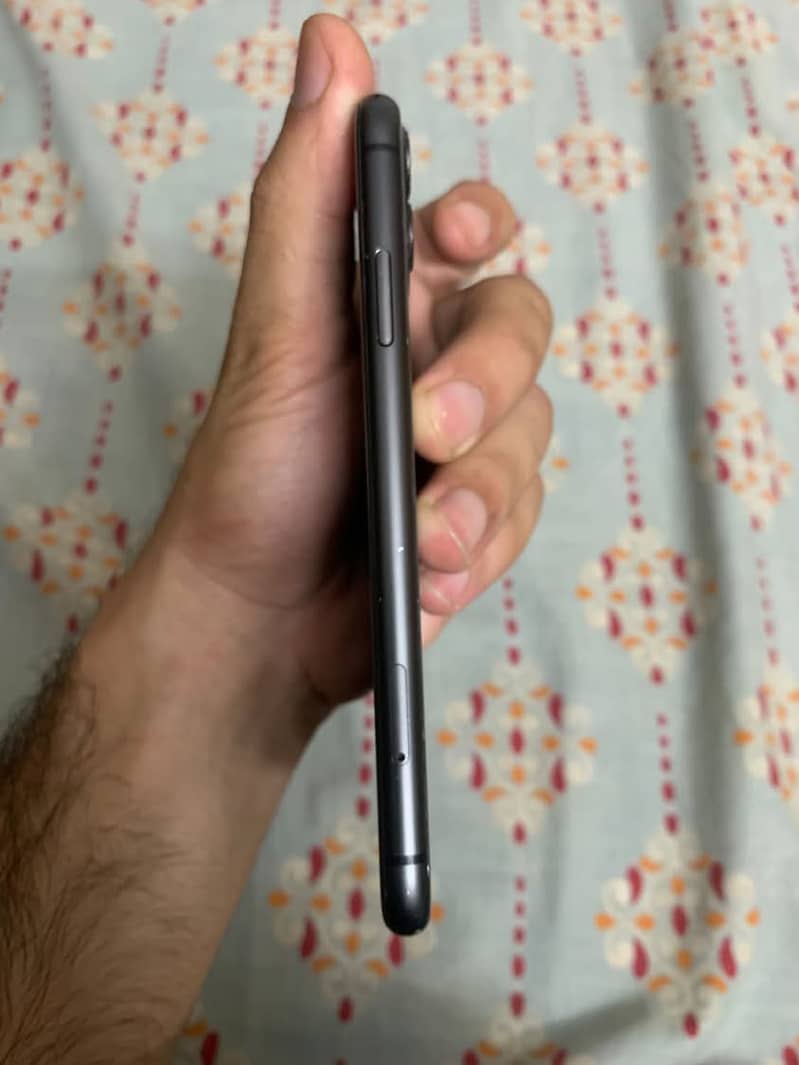 Apple iPhone 11 7