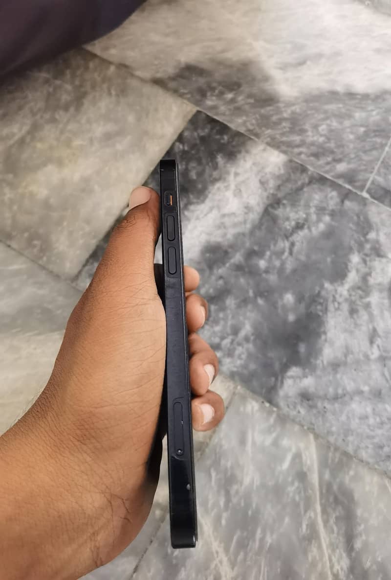 Apple iPhone 12 1