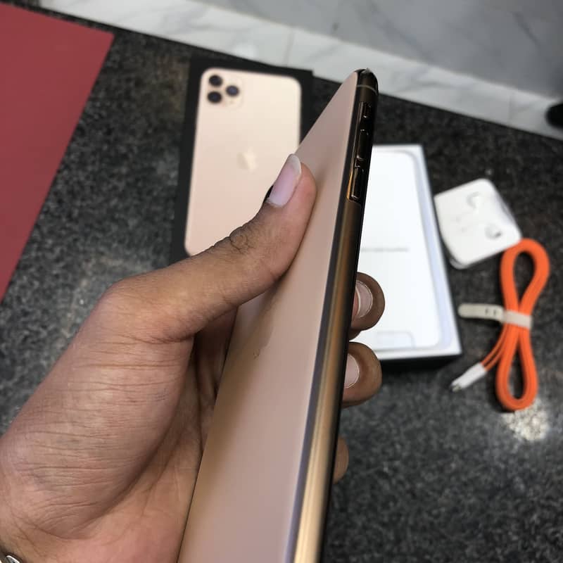 Apple iPhone 11 Pro Max 5