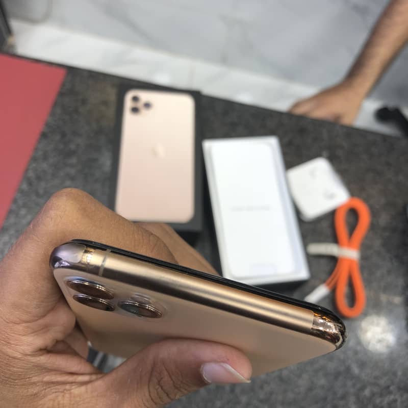 Apple iPhone 11 Pro Max 6