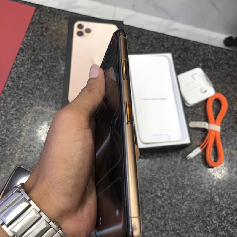 Apple iPhone 11 Pro Max 7