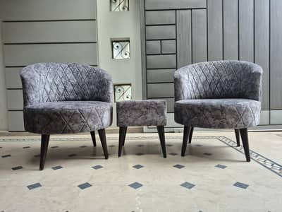 2 Room chairs with table
