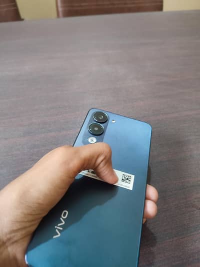 Vivo Y04 4 128 box charger available seld mobile hai condition 10 bay