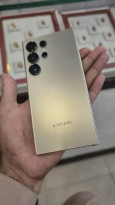 Samsung Mobile S24 Ultra good conditions