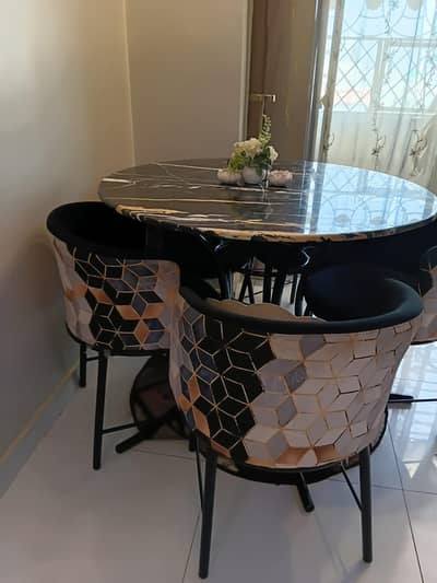 Round Shape Dining Table With 5 Chairs