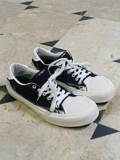 Men Canvas Sneakers