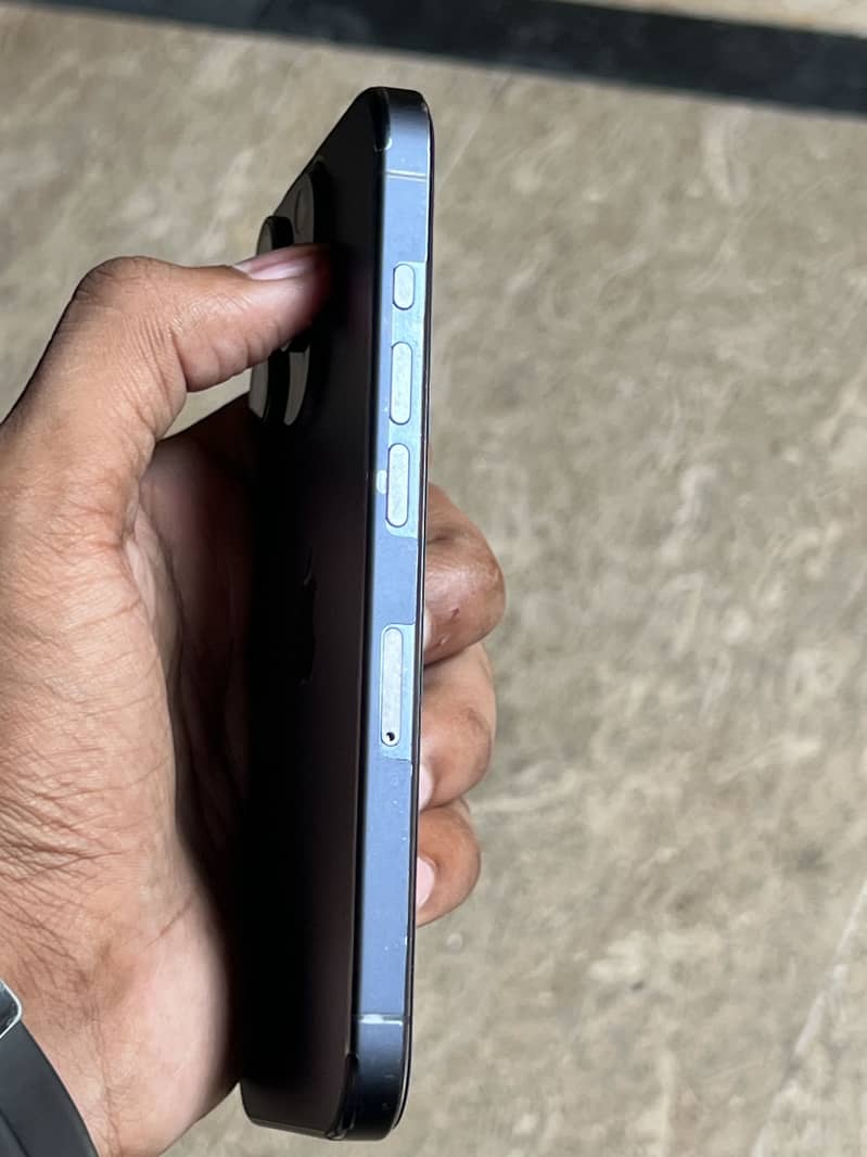 Apple iPhone 15 Pro 3