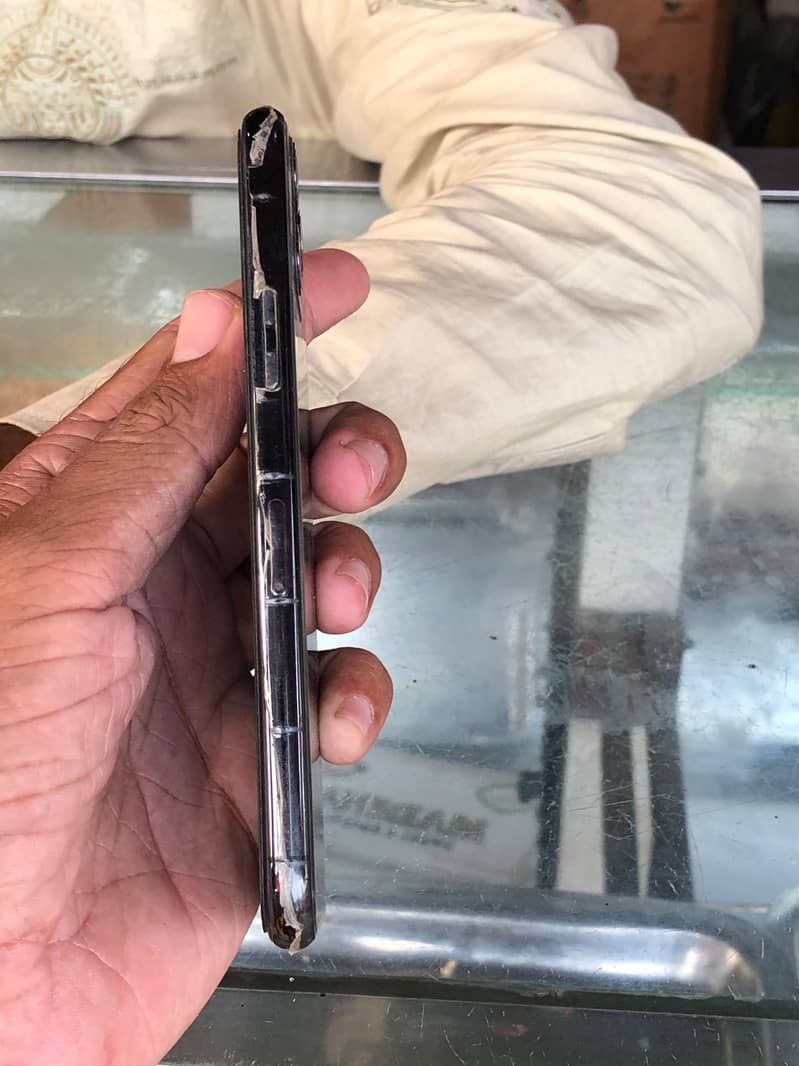 Apple iPhone 11 Pro 2