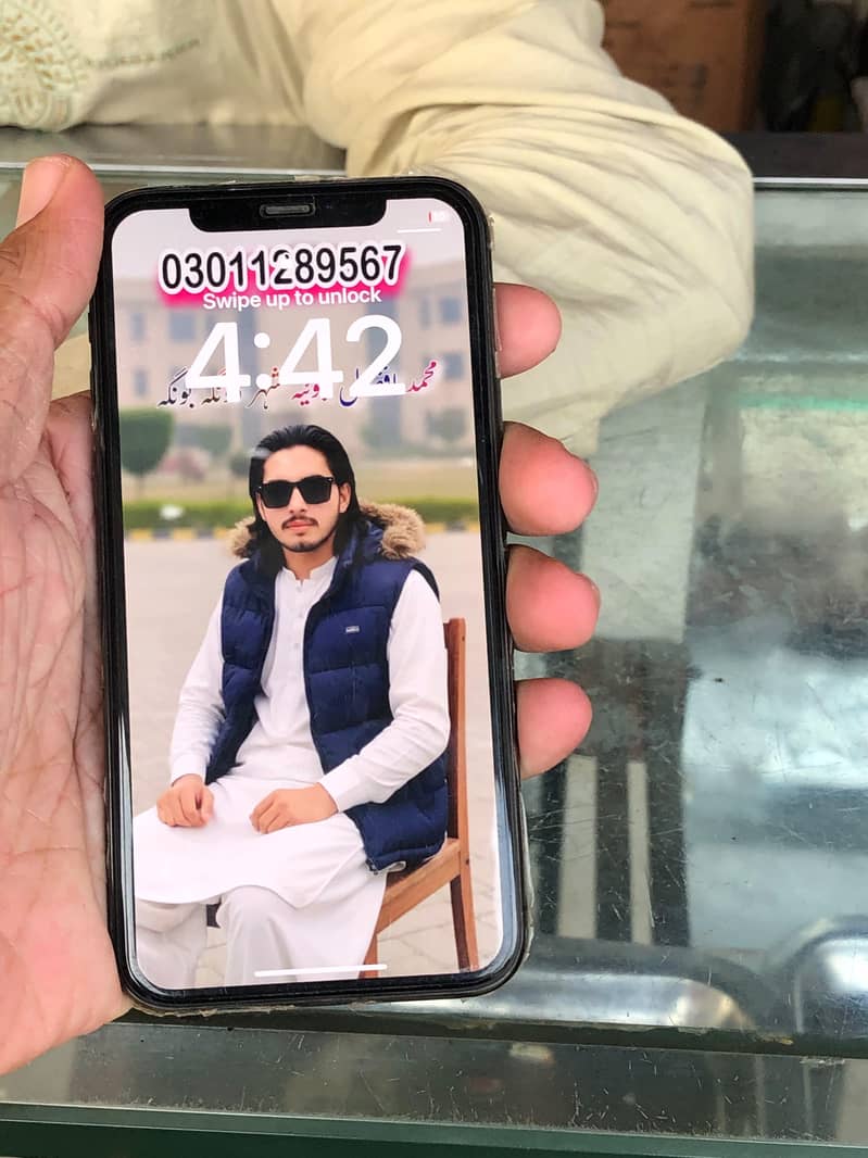 Apple iPhone 11 Pro 4