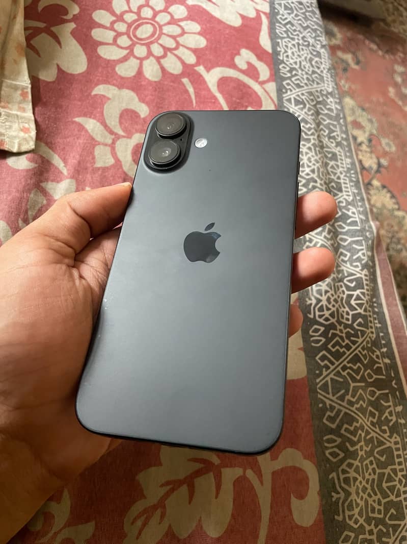 iPhone 16 plus 1
