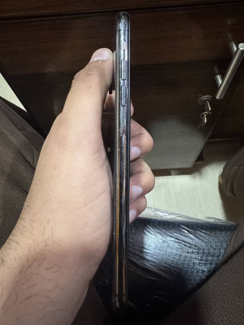 Apple iPhone XS Max 1