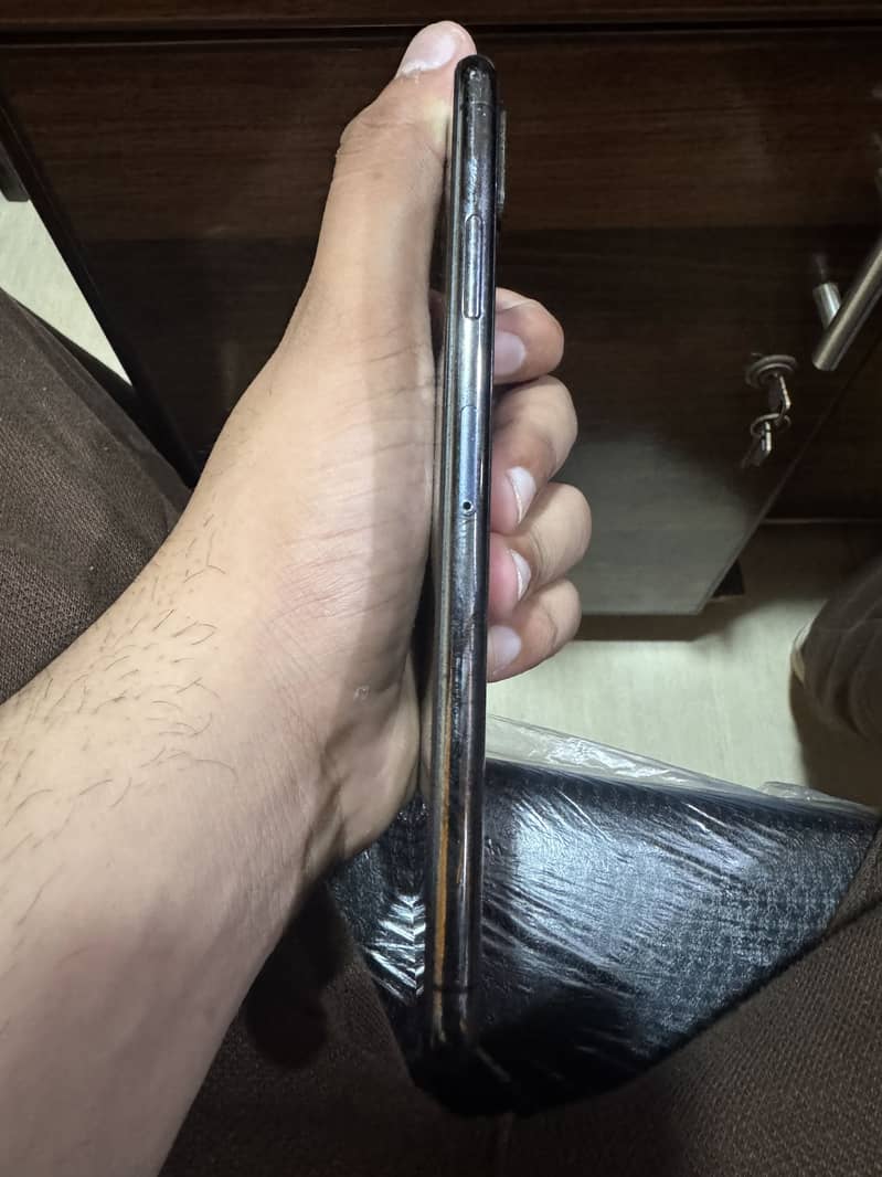 Apple iPhone XS Max 3