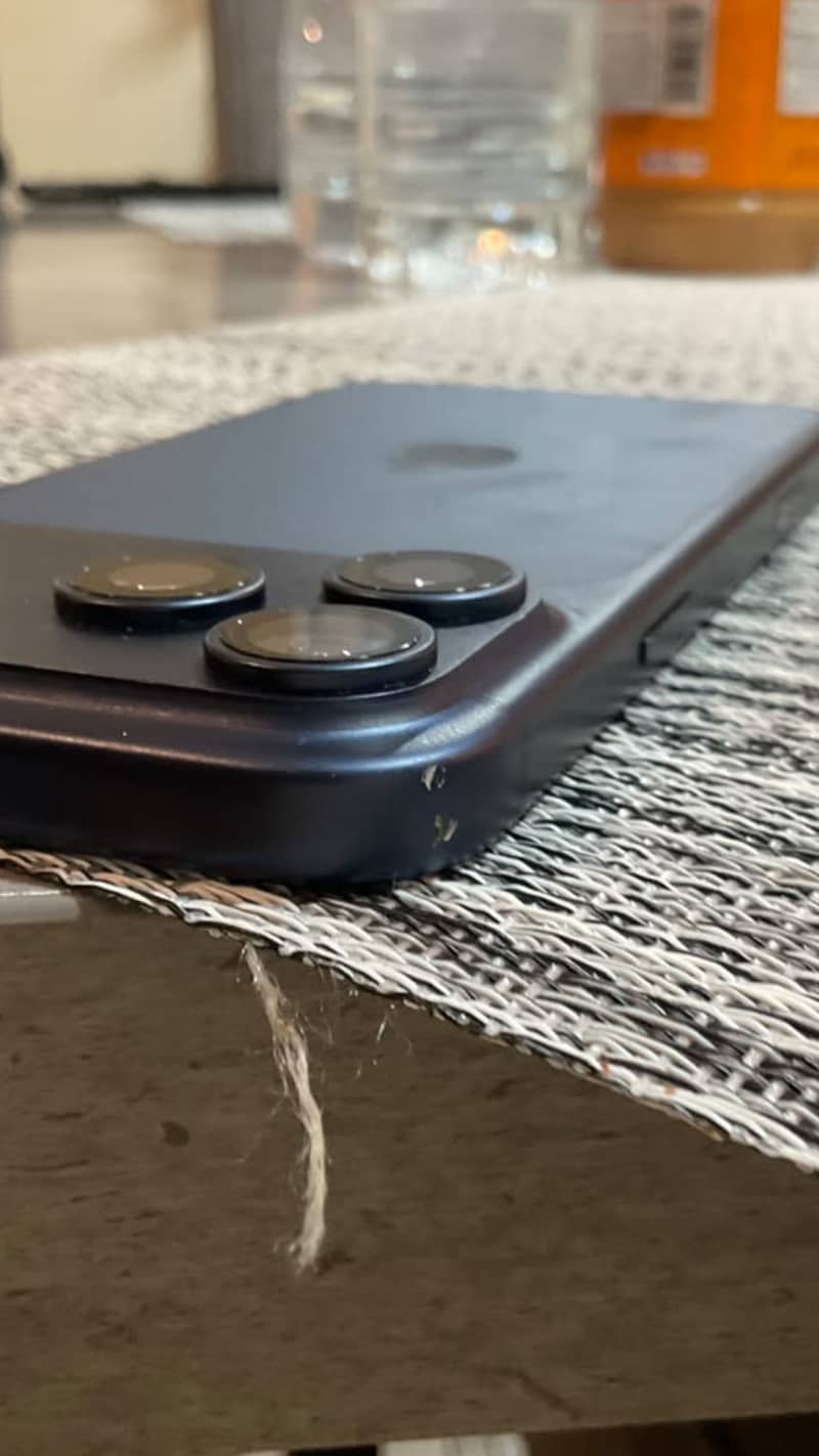 Apple iPhone 17 Pro Max 4