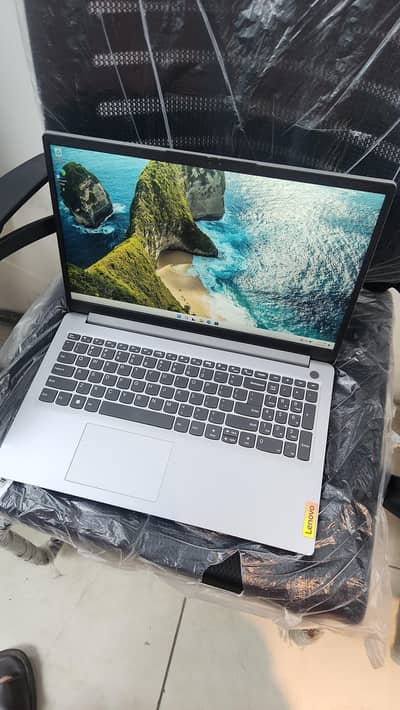 Lenovo ideapad 1 | ryzen 7 5700u | 8gb ram |256nvme |2gb card