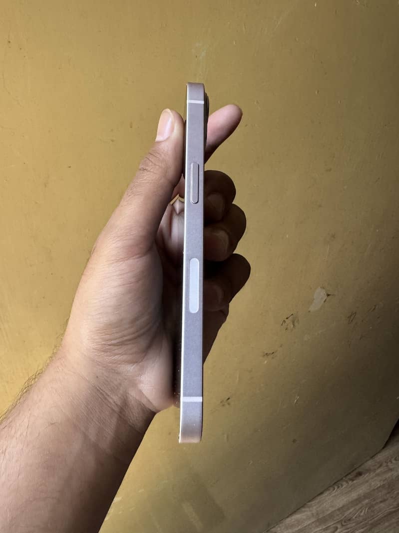 Apple iPhone 13 1