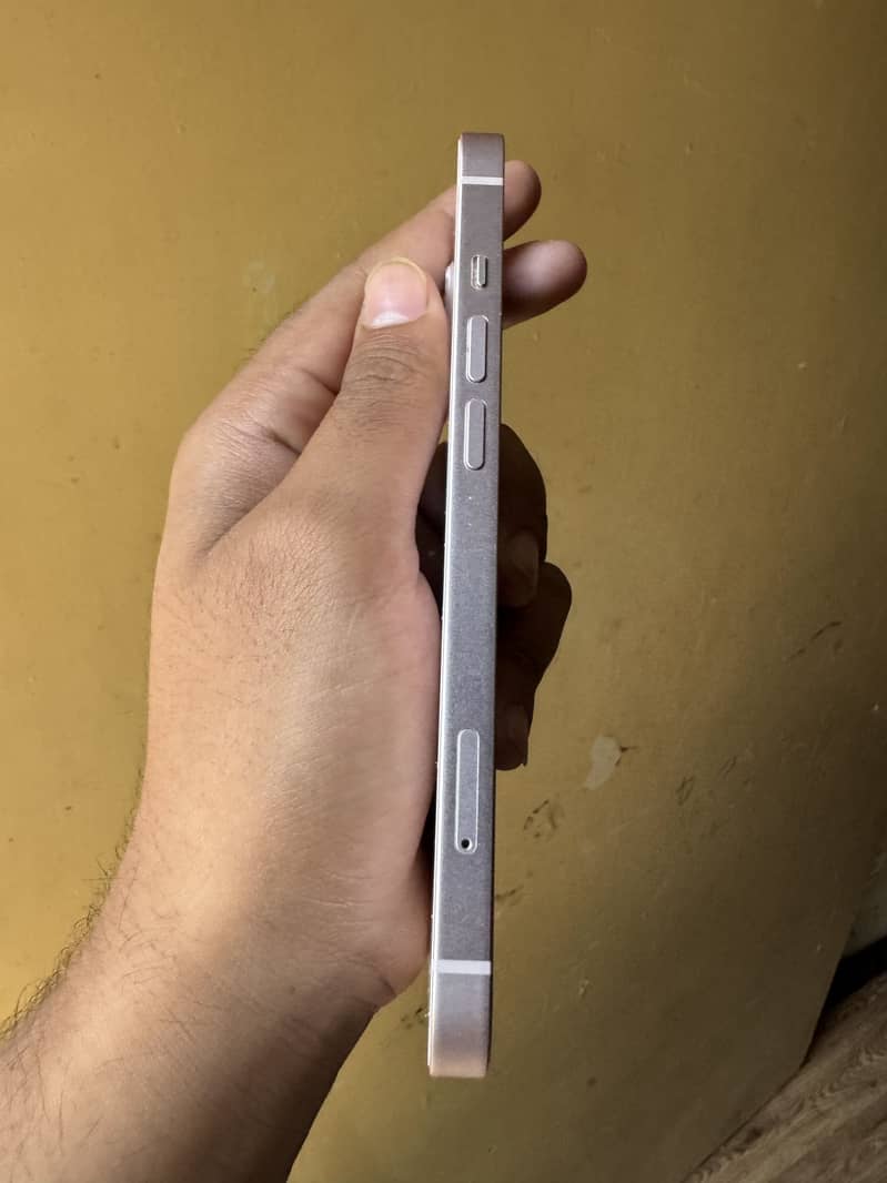 Apple iPhone 13 4