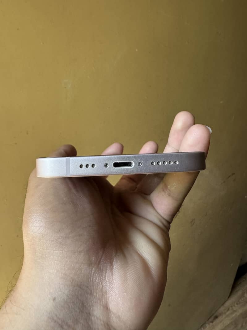 Apple iPhone 13 5