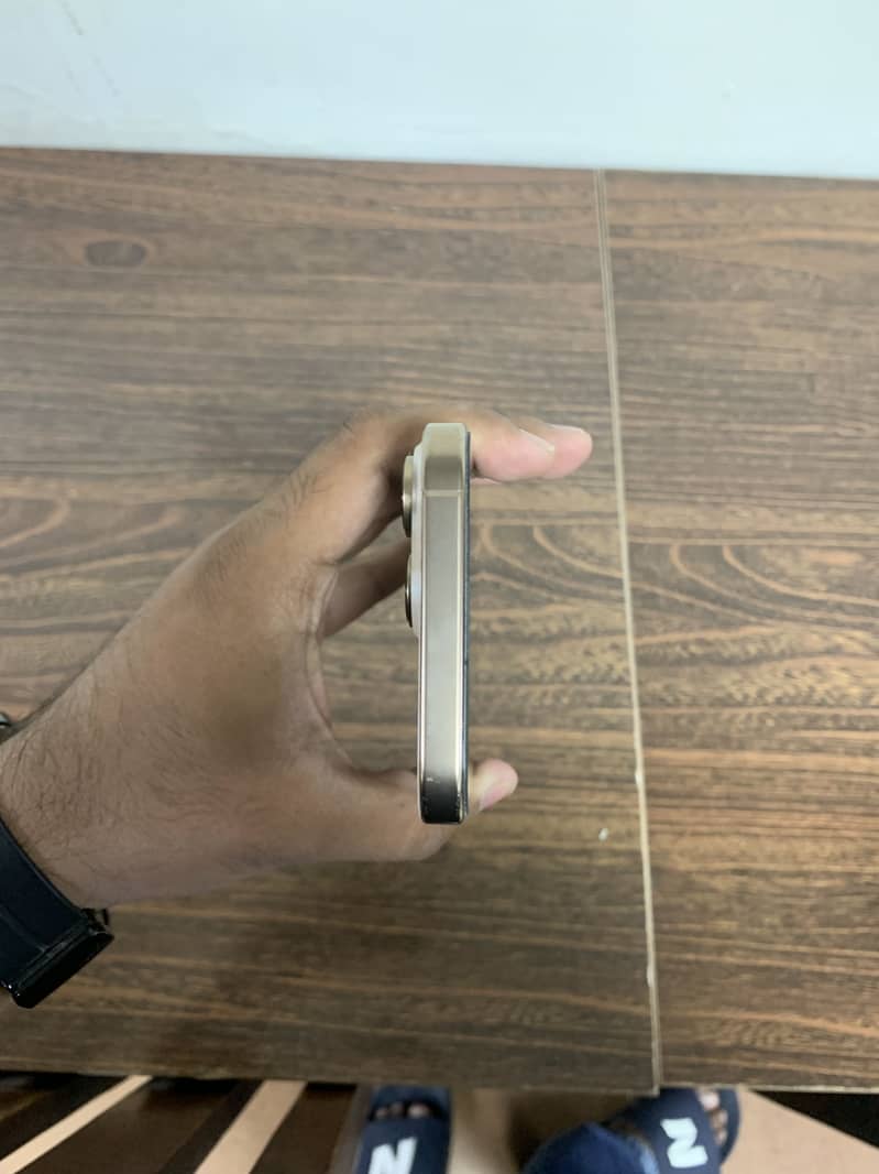 Apple iPhone 16 Pro Max 5