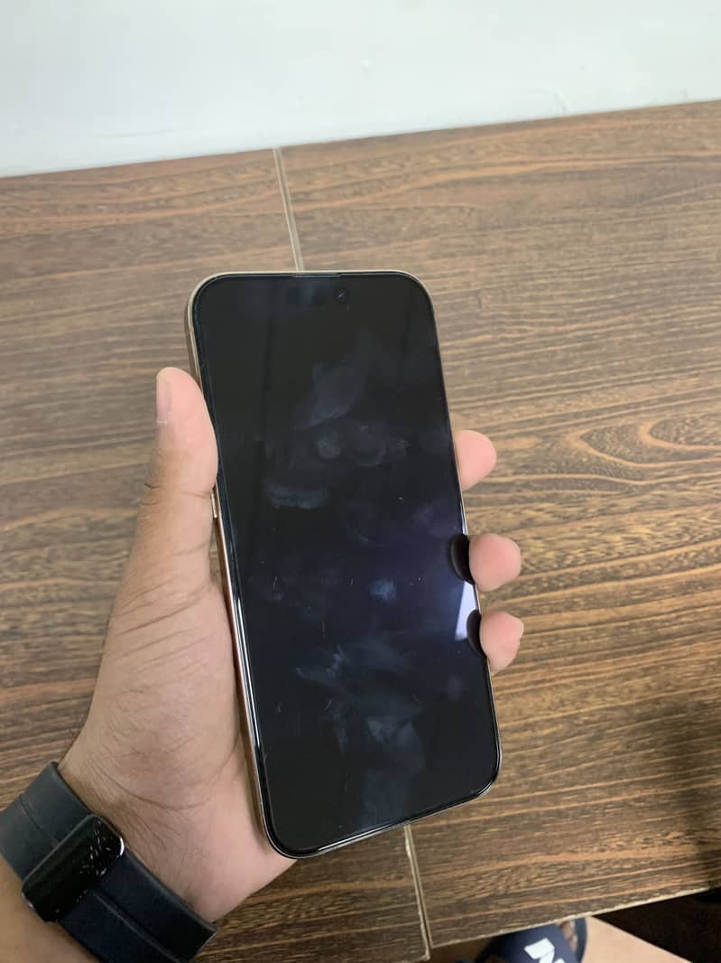 Apple iPhone 16 Pro Max 8